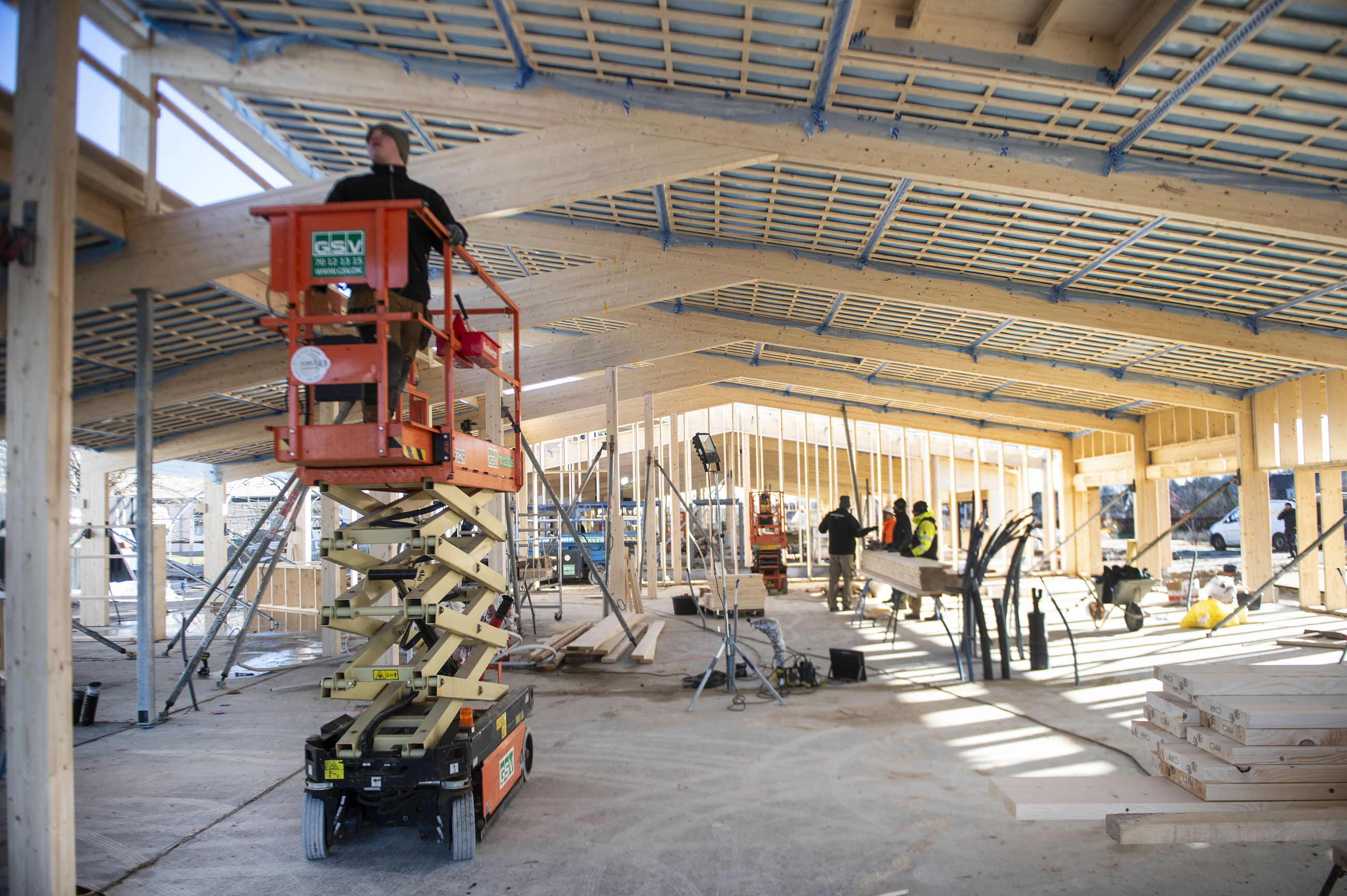 Håndværkere bygger ny skolebygning og musikhus i Årslev