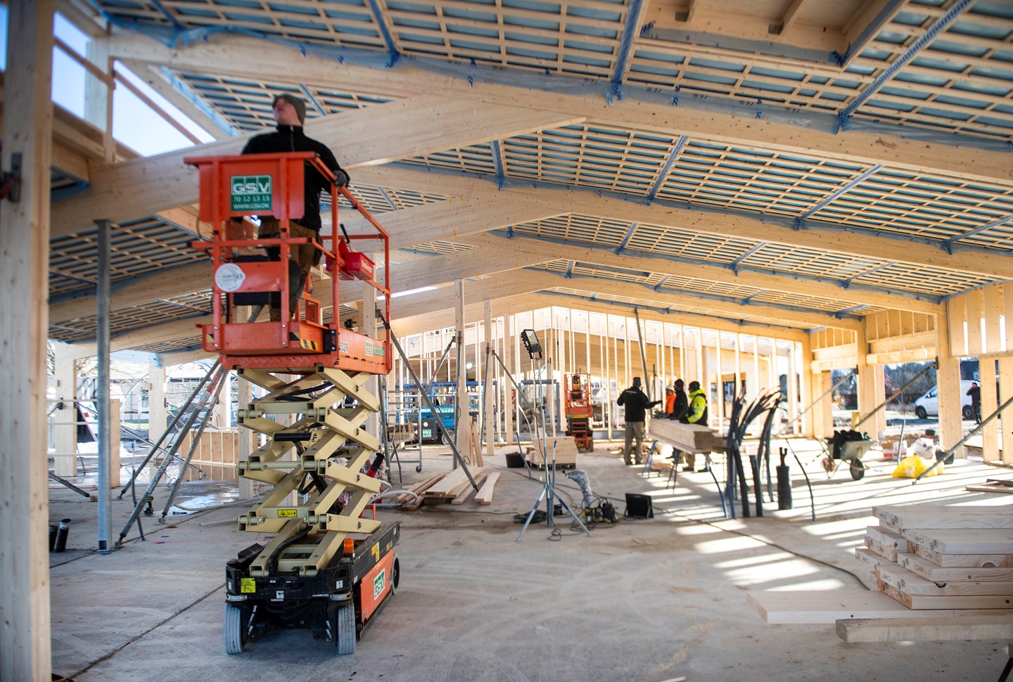 Håndværkere bygger ny skolebygning og musikhus i Årslev